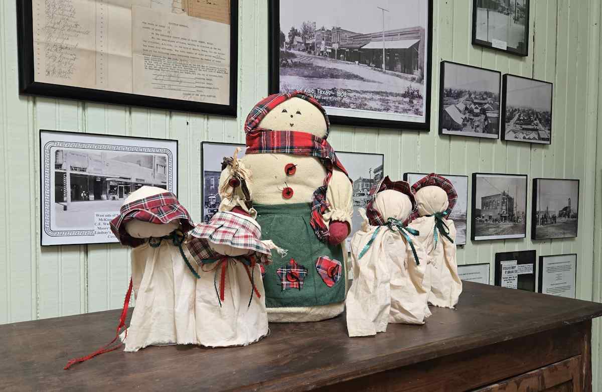 Inside the Williams House Museum Christmas Decorations